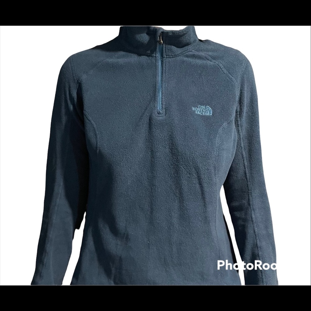 The North Face women’s pull over fleece. Blue size medium. Good condition.